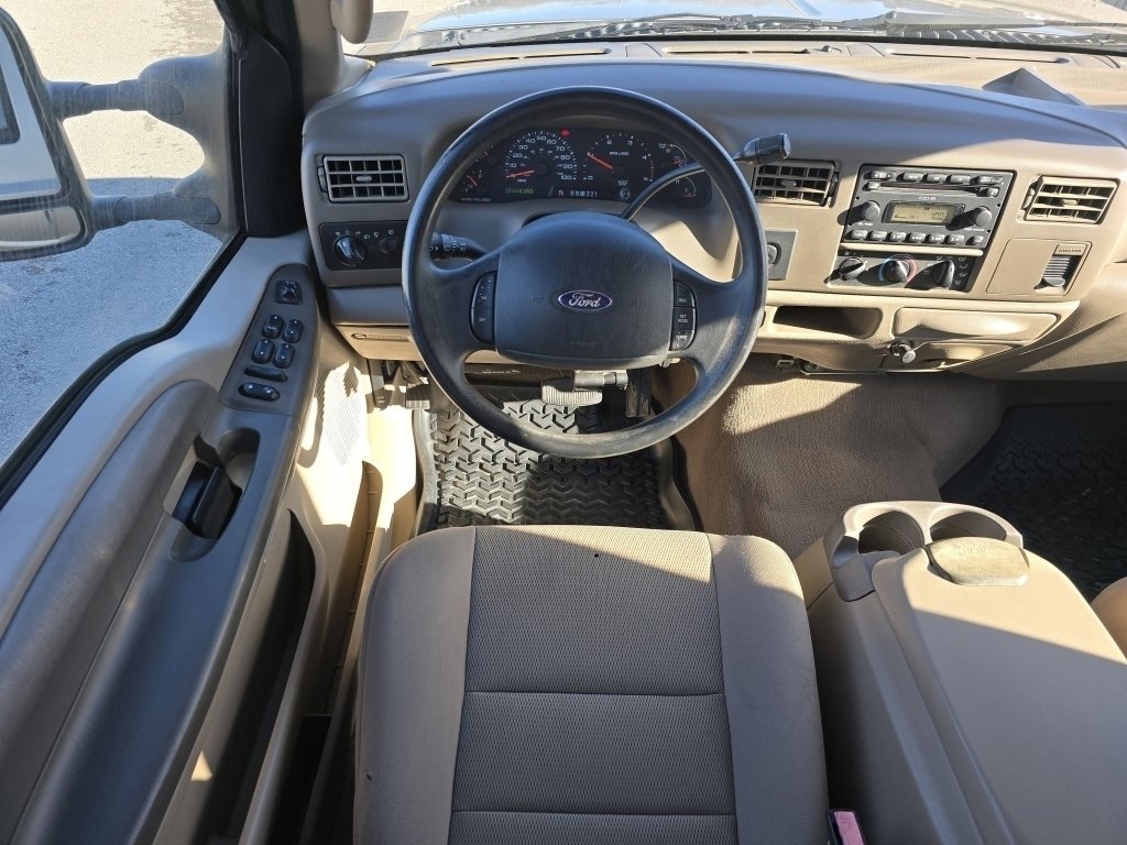 Used 2004 Ford F350 XLT image 25