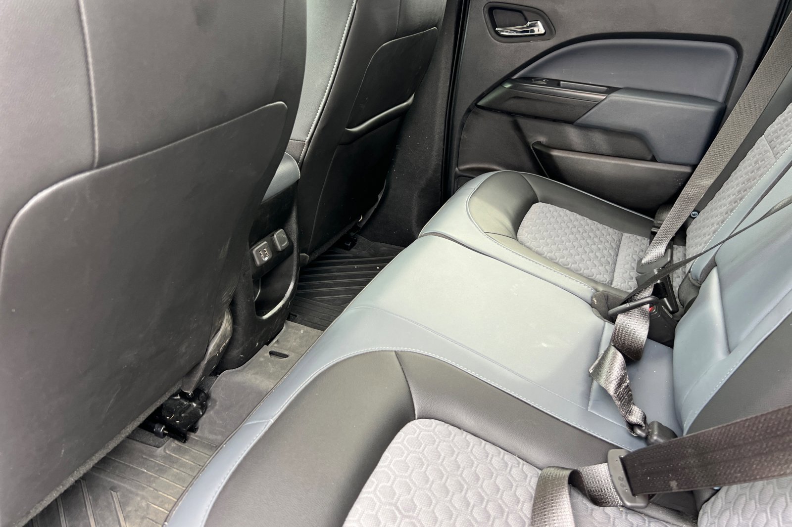 Used 2022 Chevrolet Colorado Z71 w/ Z71 Midnight Edition image 11