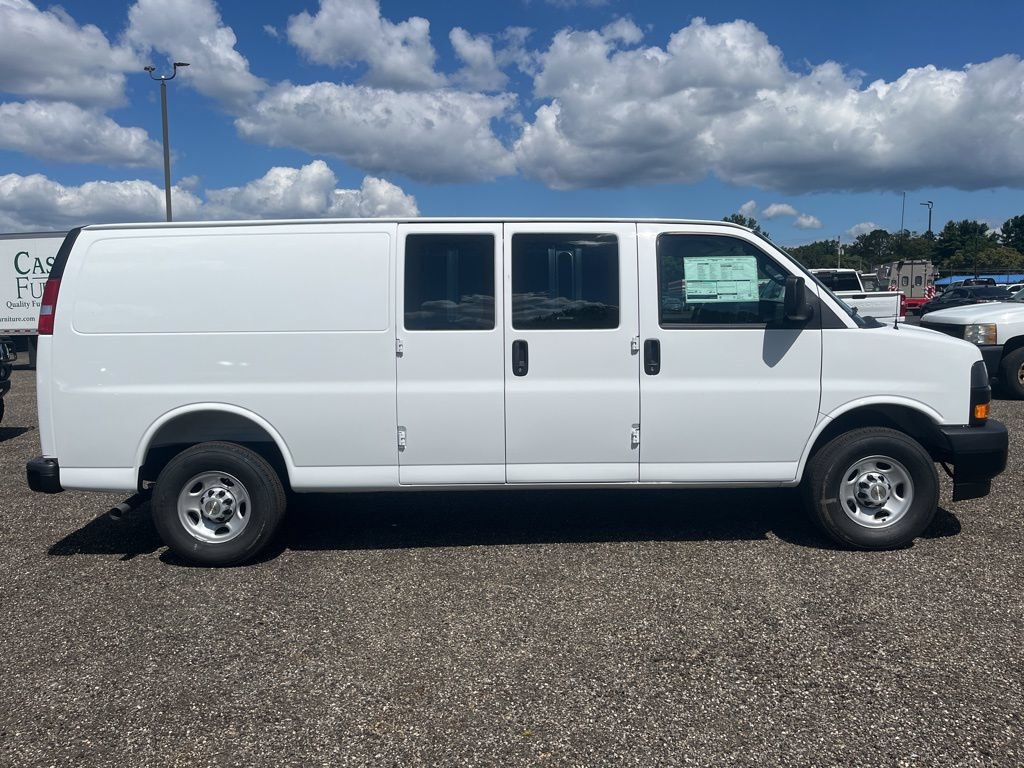 New 2025 Chevrolet Express 3500 Extended w/ Driver Convenience Package RWD image 8