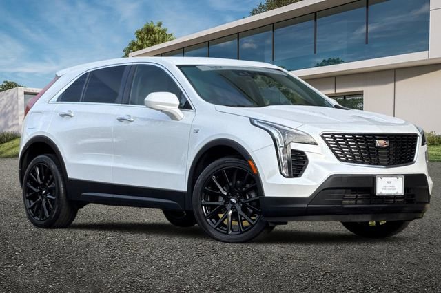 Certified 2023 Cadillac XT4 Luxury w/ Cold Weather Package image 2