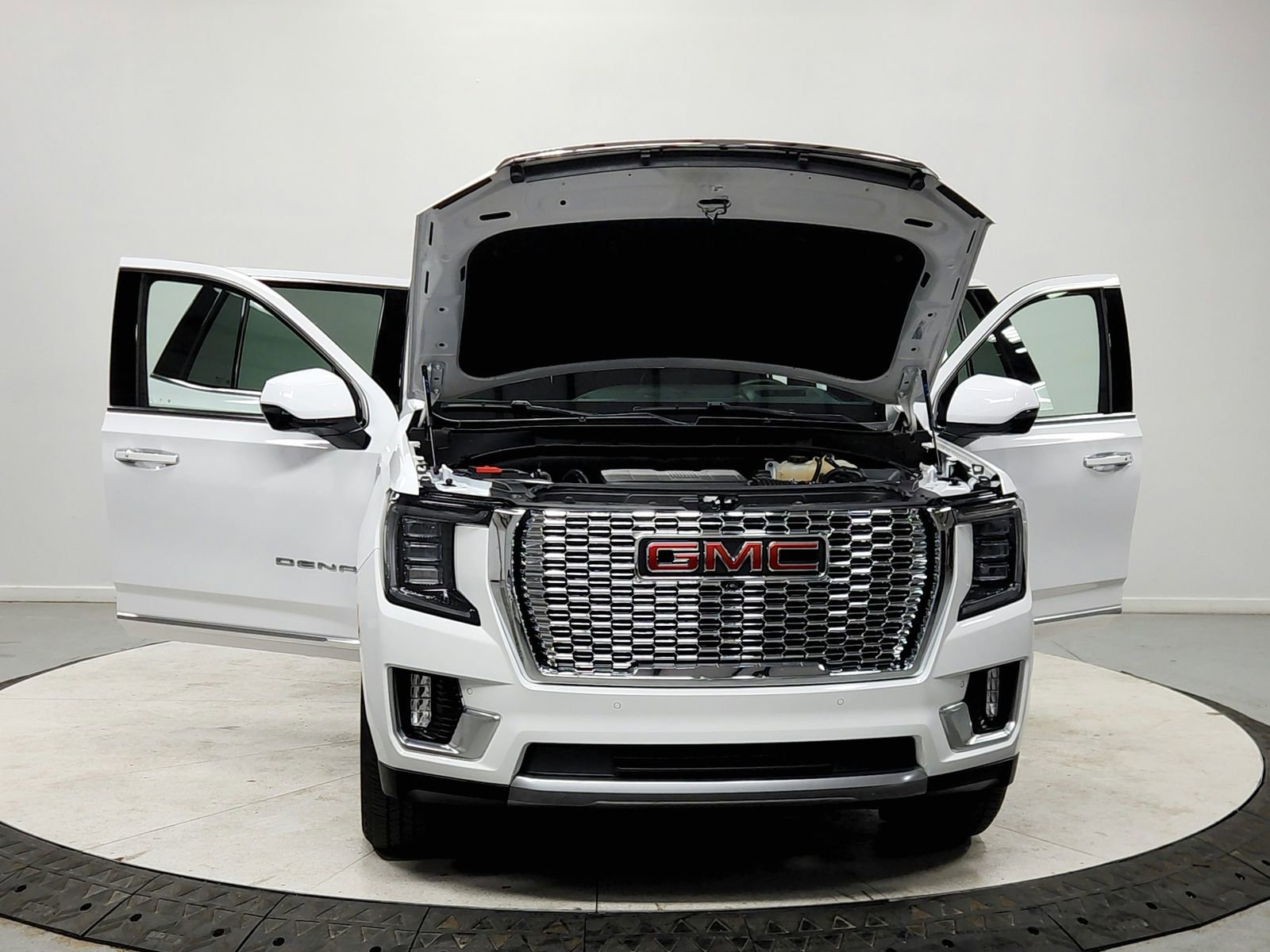 Used 2023 GMC Yukon Denali image 10