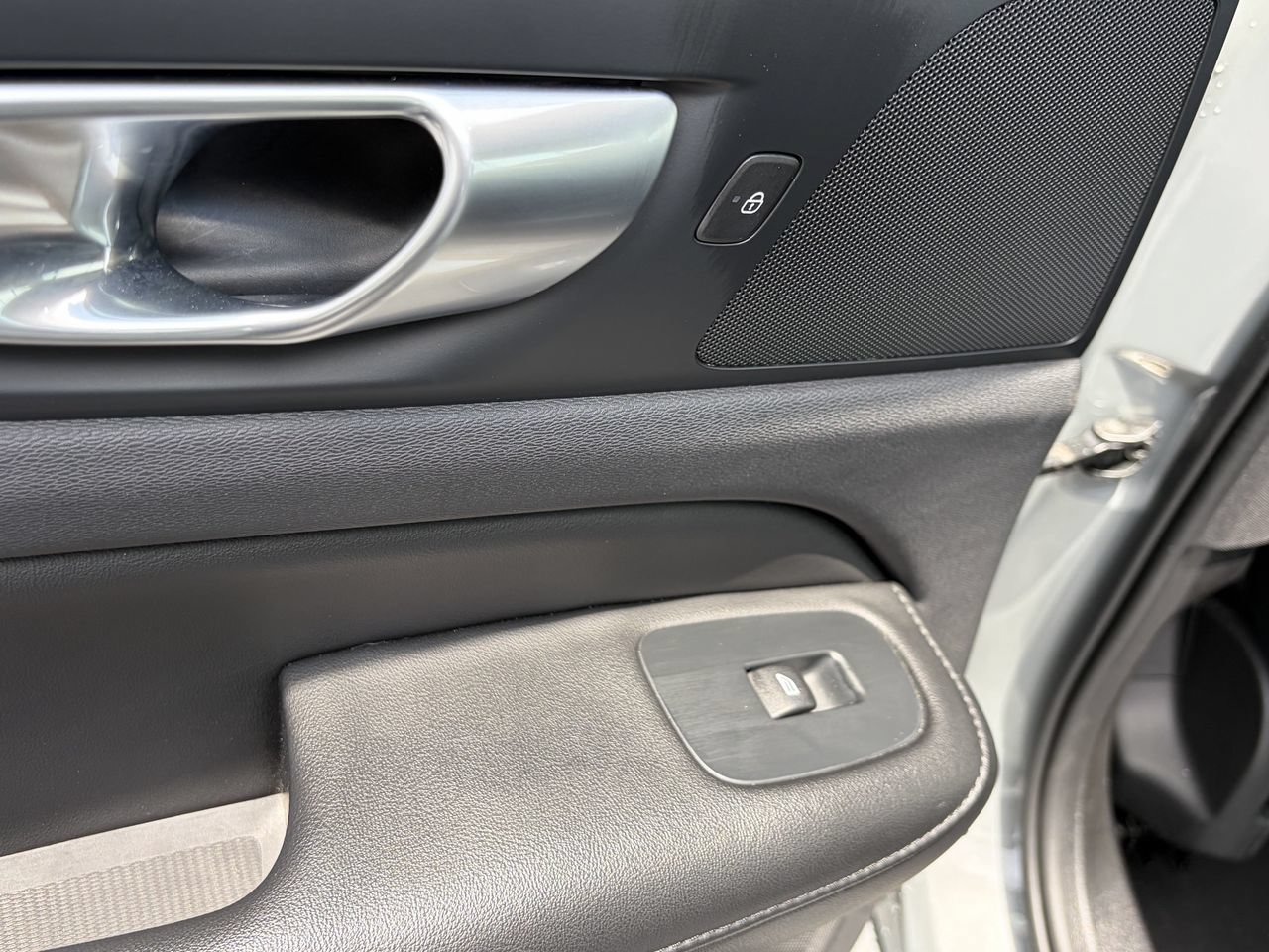 Used 2024 Volvo S60 B5 Core FWD image 16