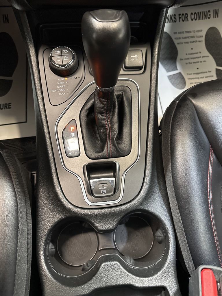 Used 2023 Jeep Cherokee Trailhawk image 31