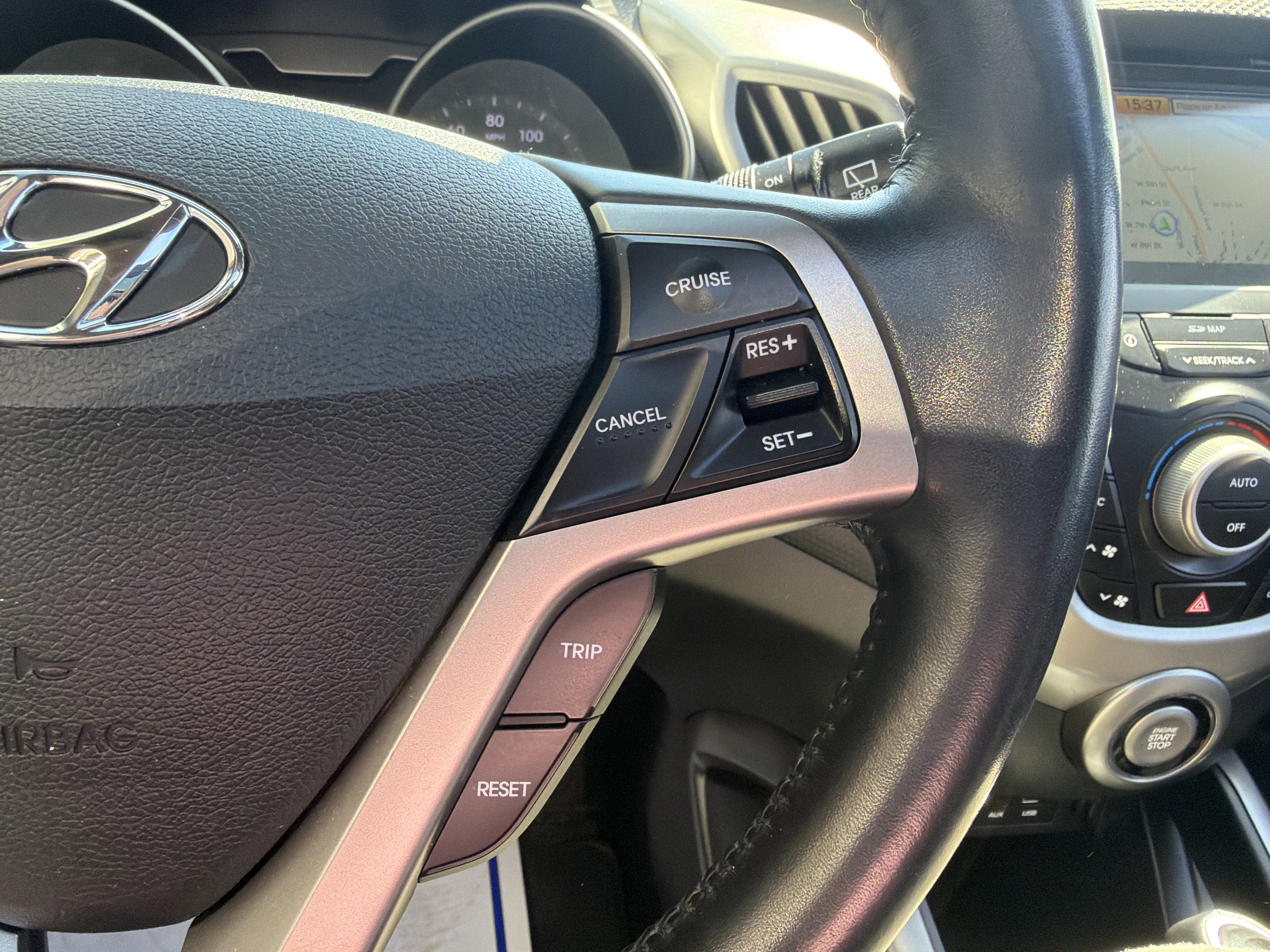 Used 2017 Hyundai Veloster Value Edition FWD image 32
