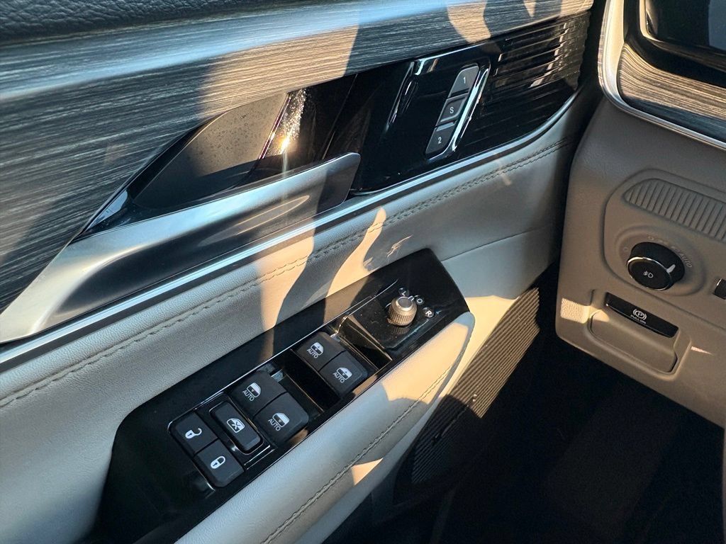 Used 2023 Jeep Wagoneer Series II w/ Flexible Seating Group AWD/4WD image 16