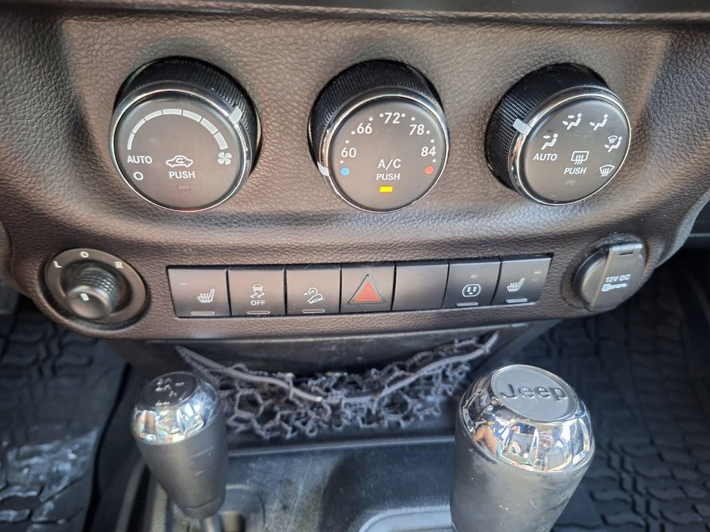 Used 2016 Jeep Wrangler Unlimited Sahara image 16