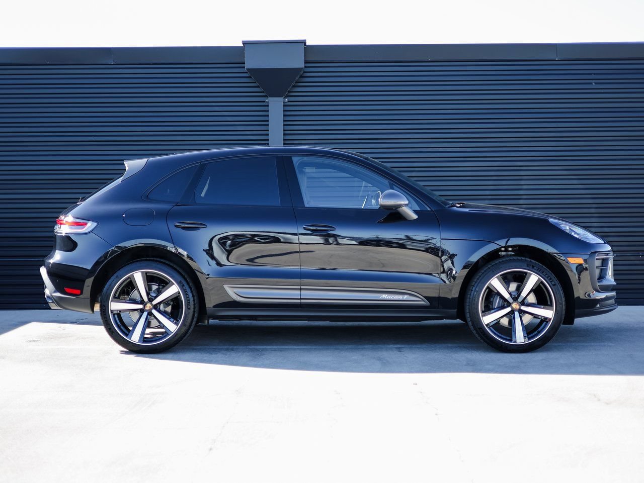 Certified 2026 Porsche Macan Turbo AWD/4WD image 8