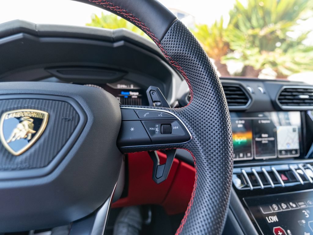 Used 2022 Lamborghini Urus AWD/4WD image 12
