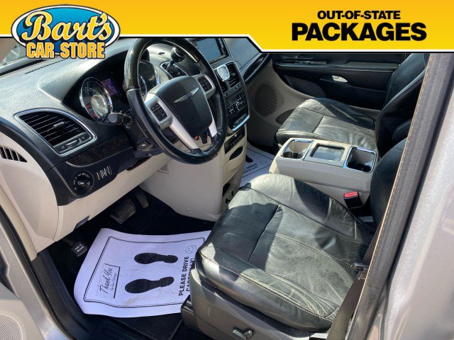 Used 2015 Chrysler Town & Country Limited Platinum FWD image 25