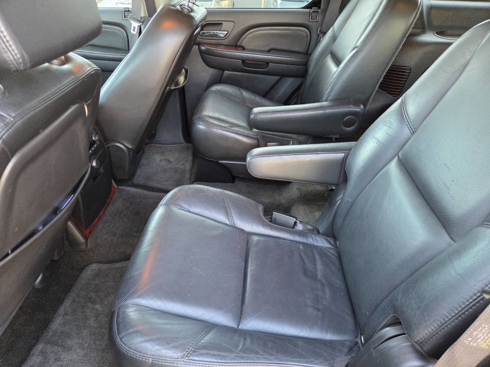 Used 2007 Cadillac Escalade AWD w/ Information Package image 10