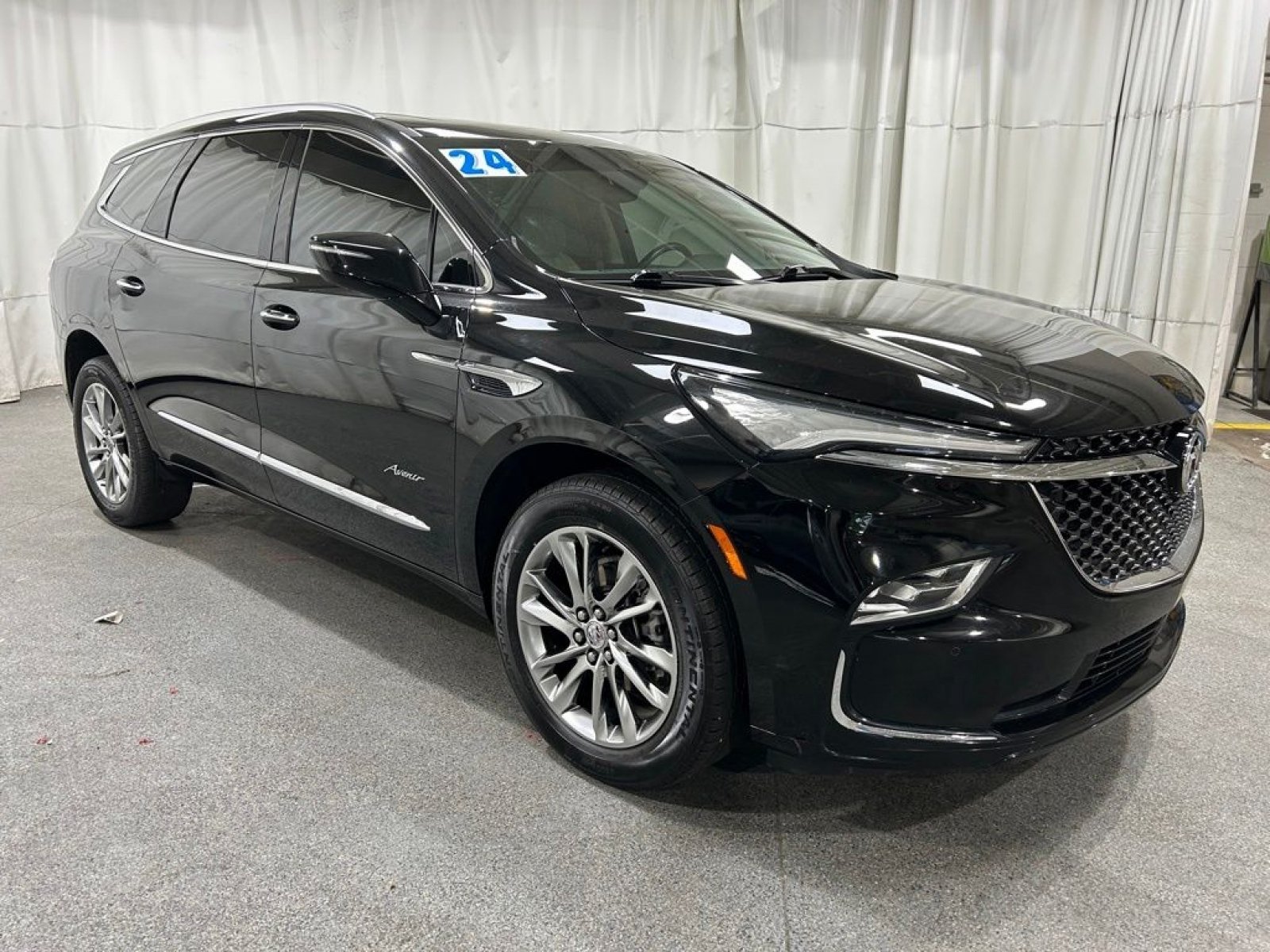 Used 2024 Buick Enclave Avenir w/ Avenir Technology Package FWD image 3