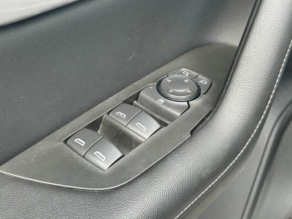 Used 2025 Chevrolet Blazer LT FWD image 21