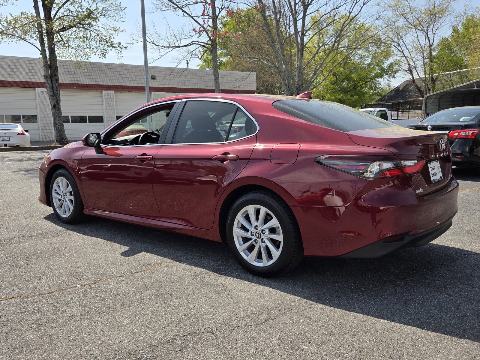 Used 2022 Toyota Camry LE image 7