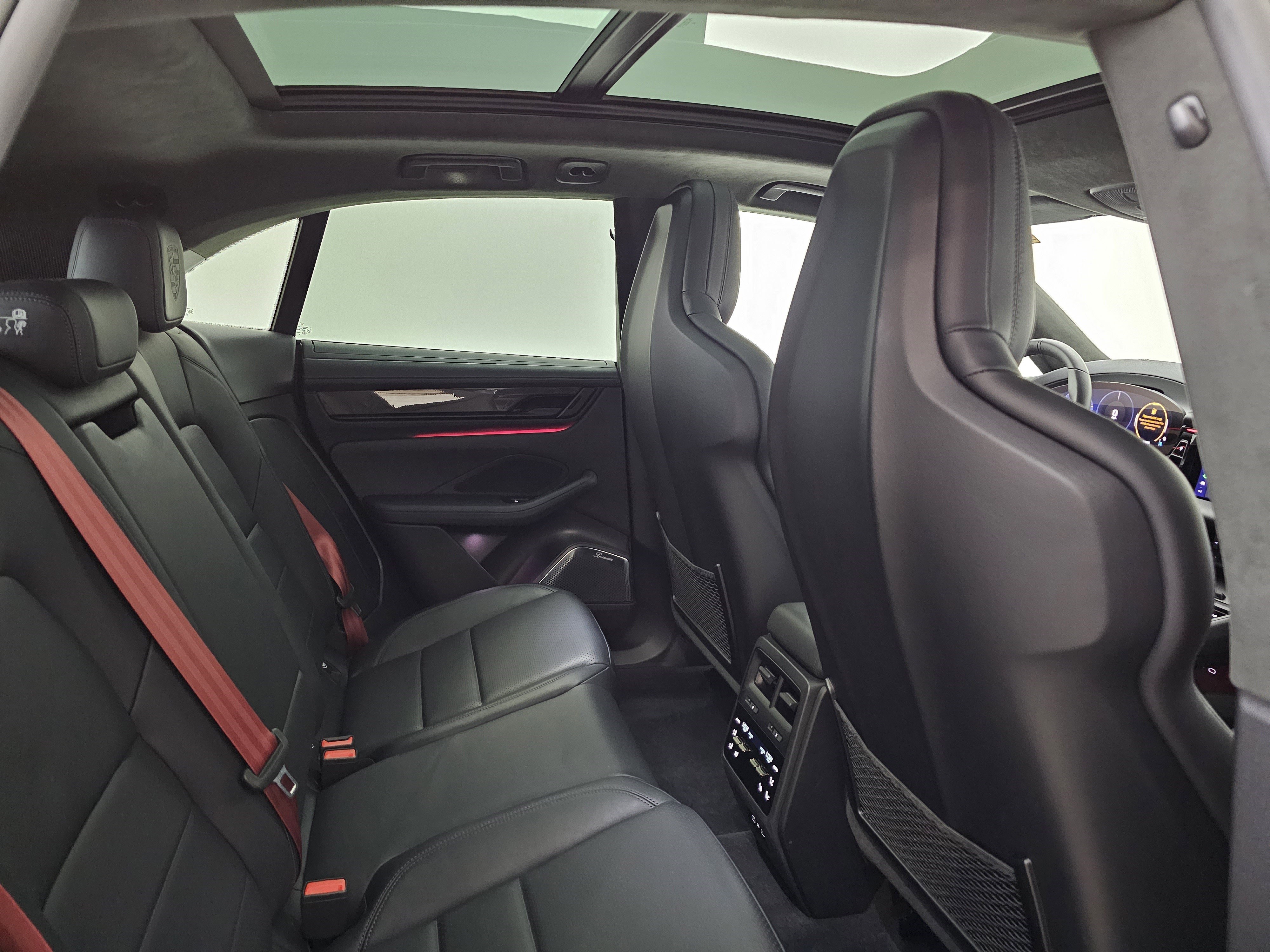 Used 2025 Porsche Macan Turbo Electric image 27