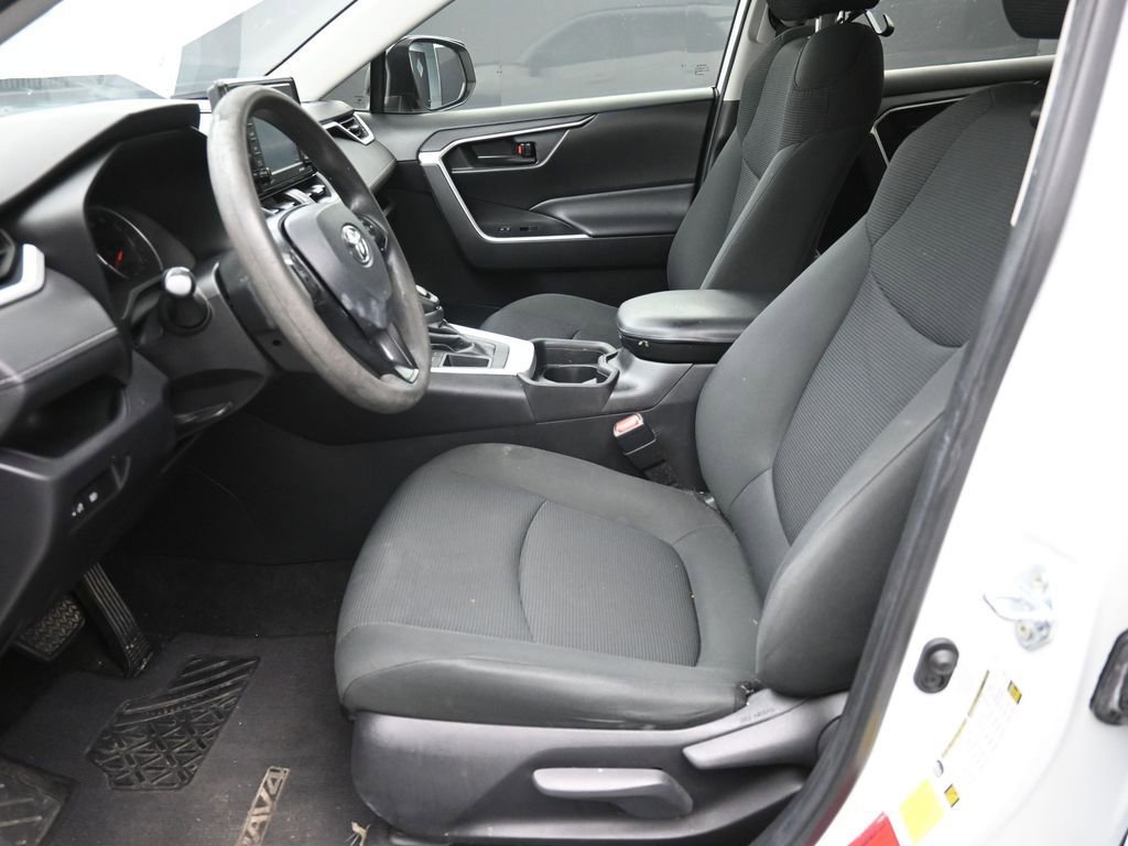 Used 2021 Toyota RAV4 LE image 21