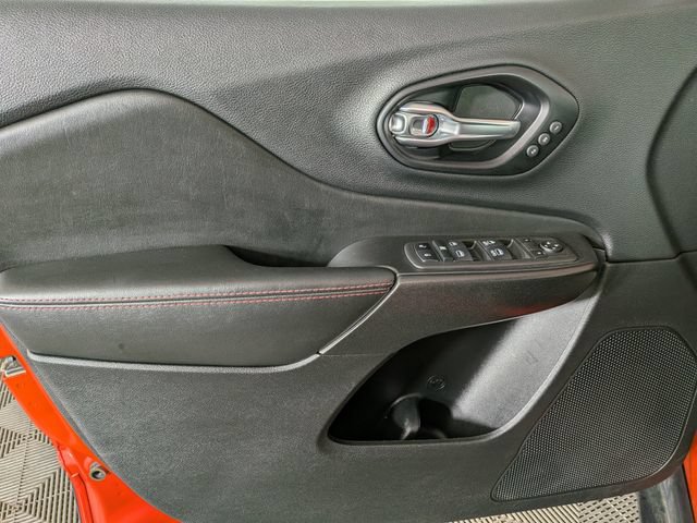 Used 2021 Jeep Cherokee Trailhawk w/ Premium Leather Package AWD/4WD image 16
