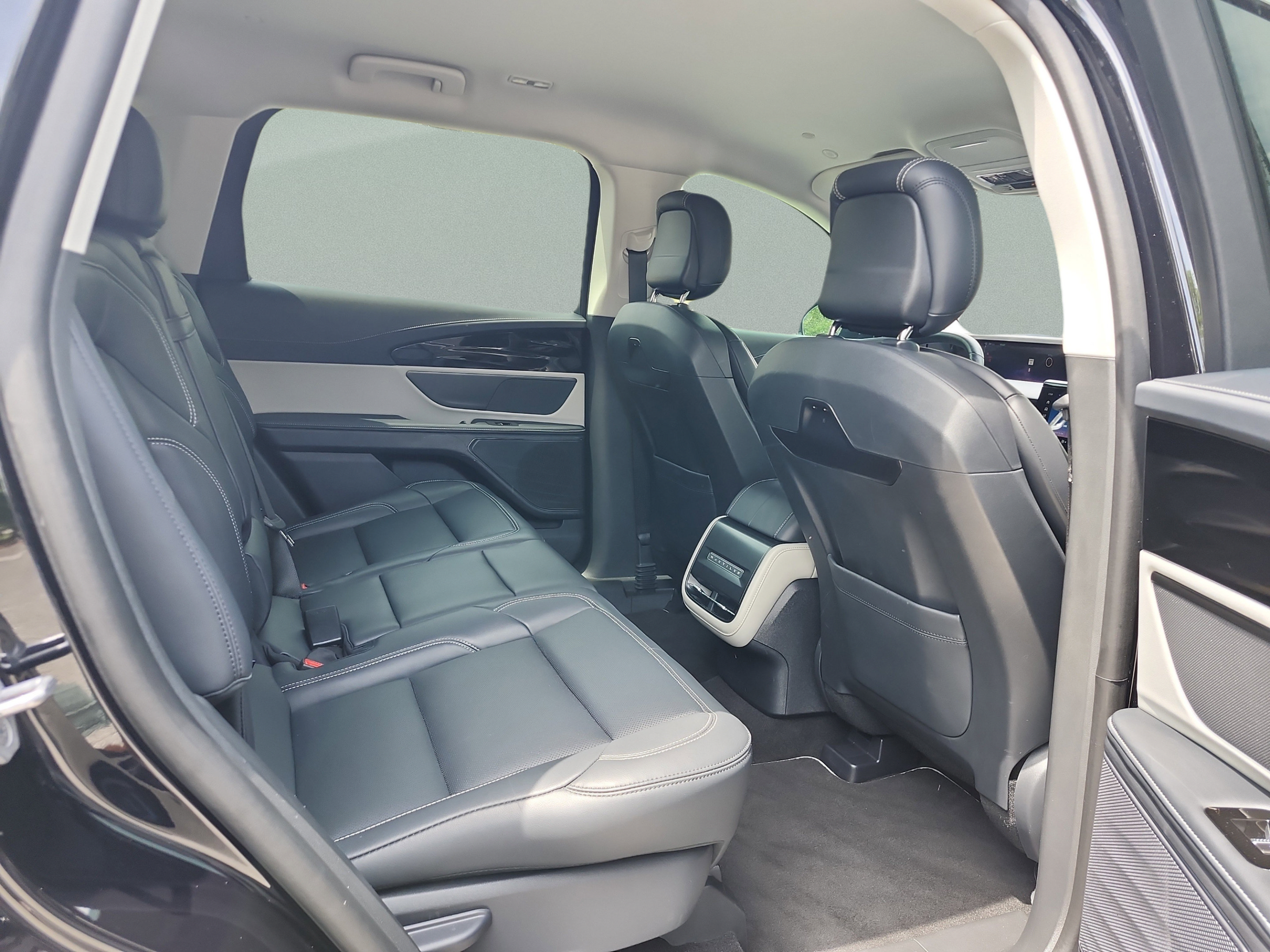 Used 2025 Lincoln Nautilus Premier AWD/4WD image 20