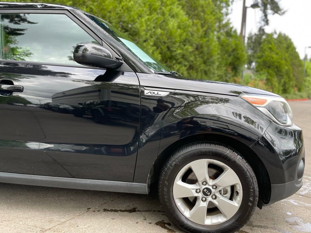Used 2017 Kia Soul FWD image 2