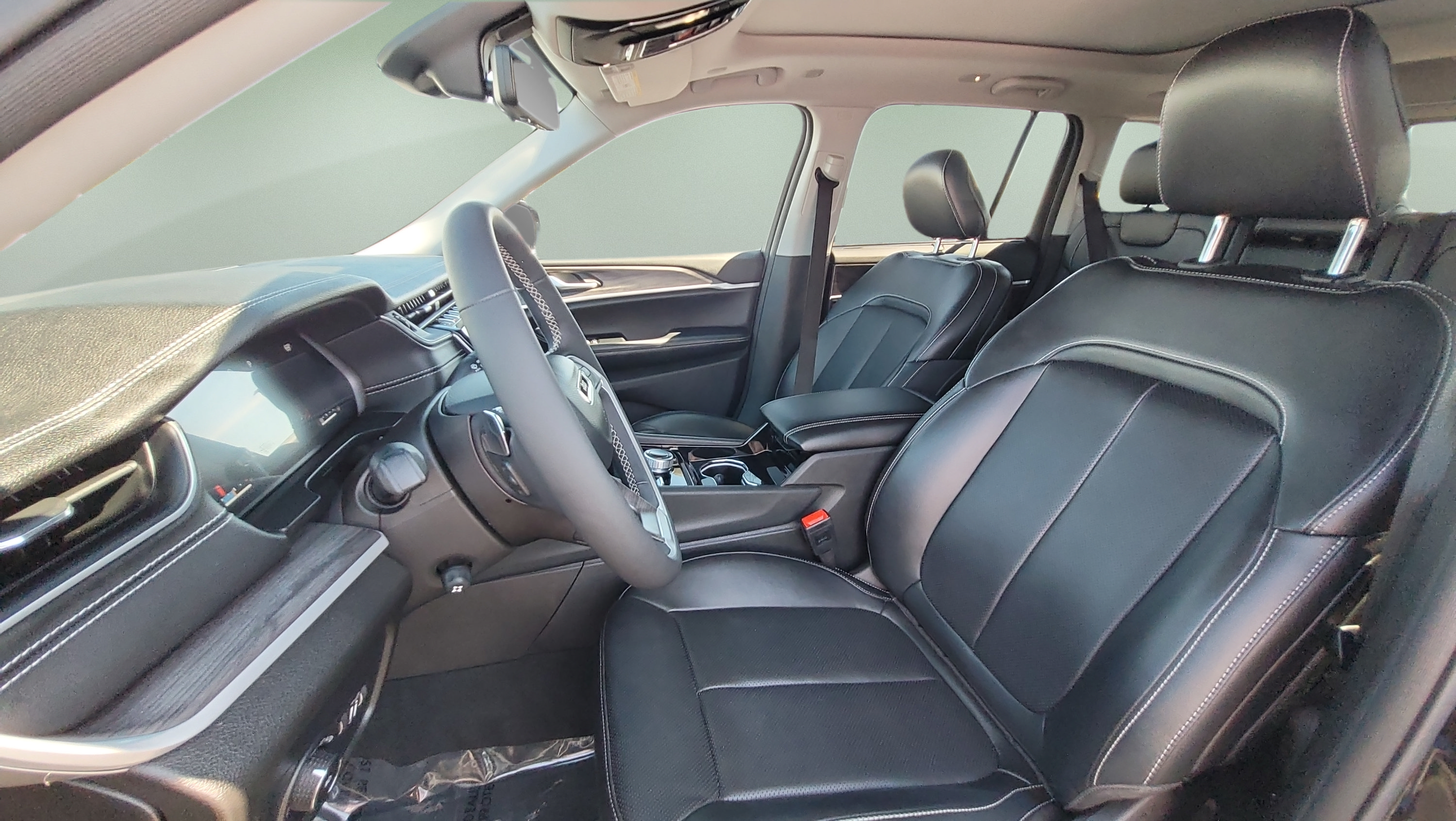 Used 2023 Jeep Grand Cherokee Limited w/ Luxury Tech Group II AWD/4WD image 29