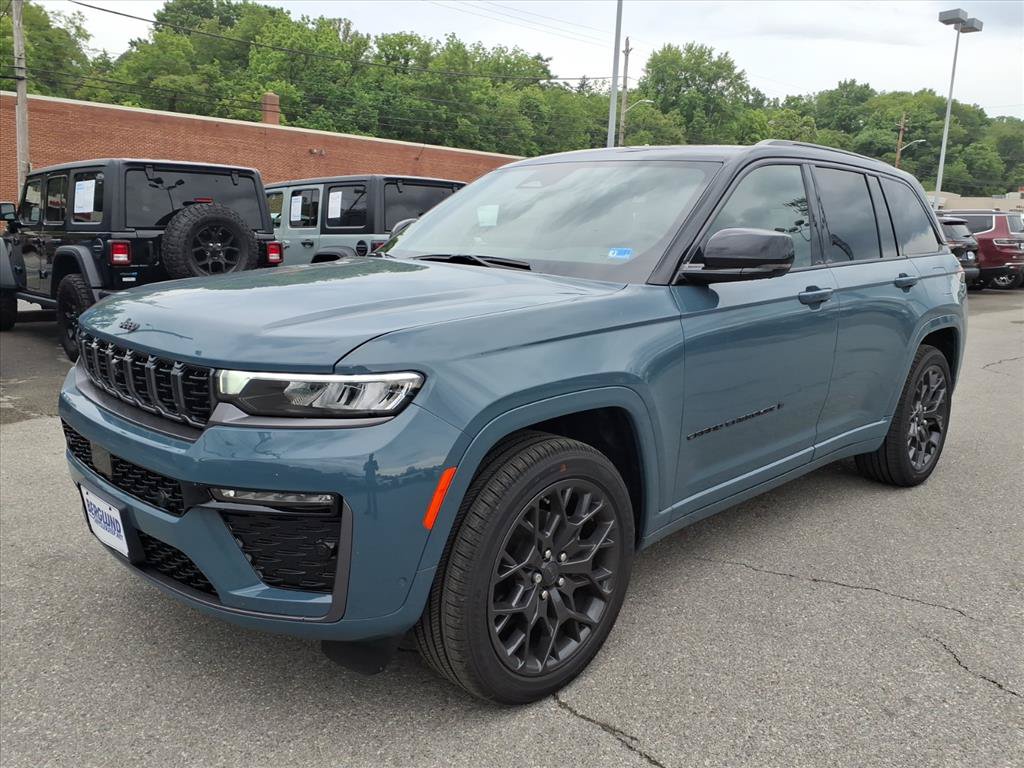 New 2026 Jeep Grand Cherokee Summit w/ Obsidian Package AWD/4WD image 8