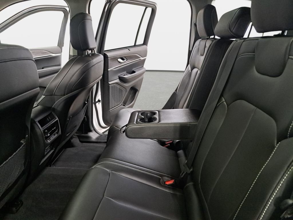 Certified 2024 Jeep Grand Cherokee Limited w/ Luxury Tech Group II image 15