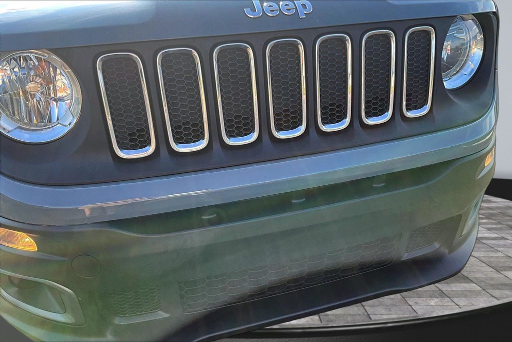 Used 2017 Jeep Renegade Latitude w/ Cold Weather Group AWD/4WD image 28