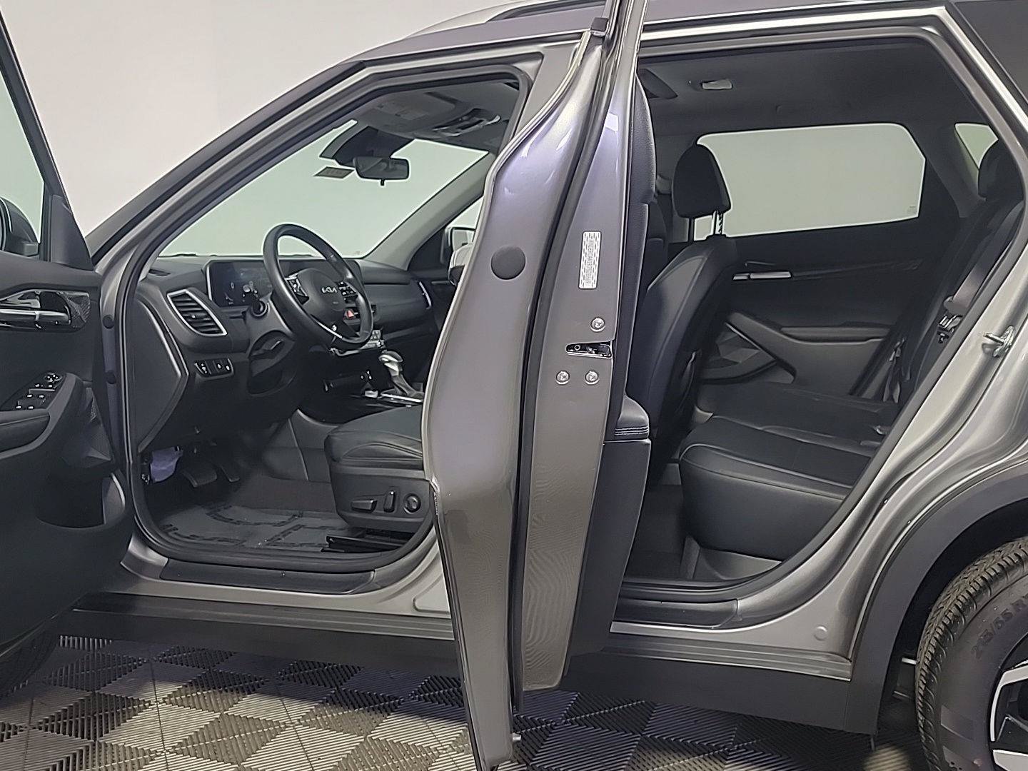 Certified 2024 Kia Seltos EX AWD/4WD image 15