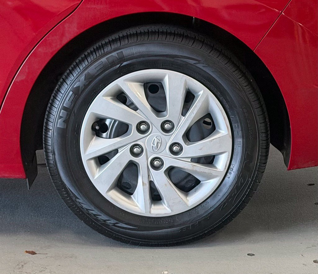Used 2020 Hyundai Elantra SE FWD image 8