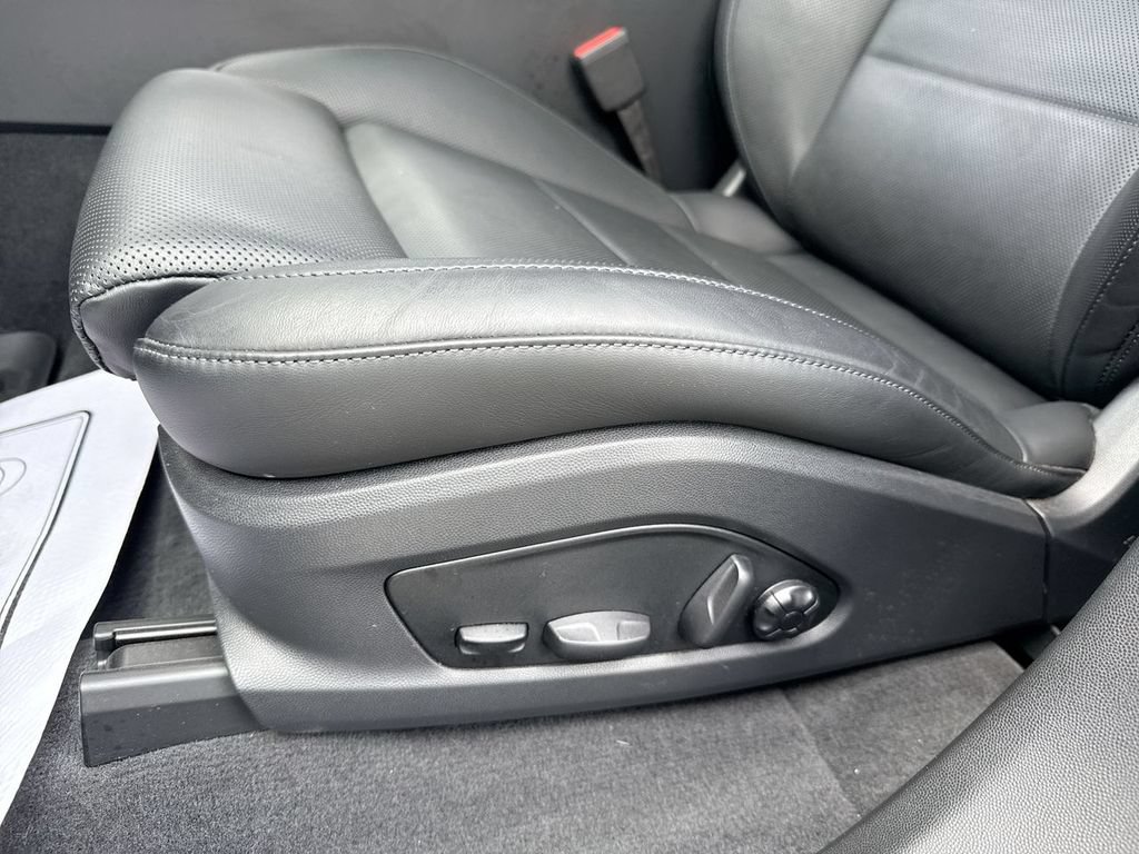 Used 2024 Porsche Macan 4 Electric AWD/4WD image 12