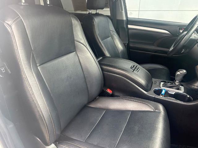 Used 2019 Toyota Highlander XLE AWD/4WD image 34