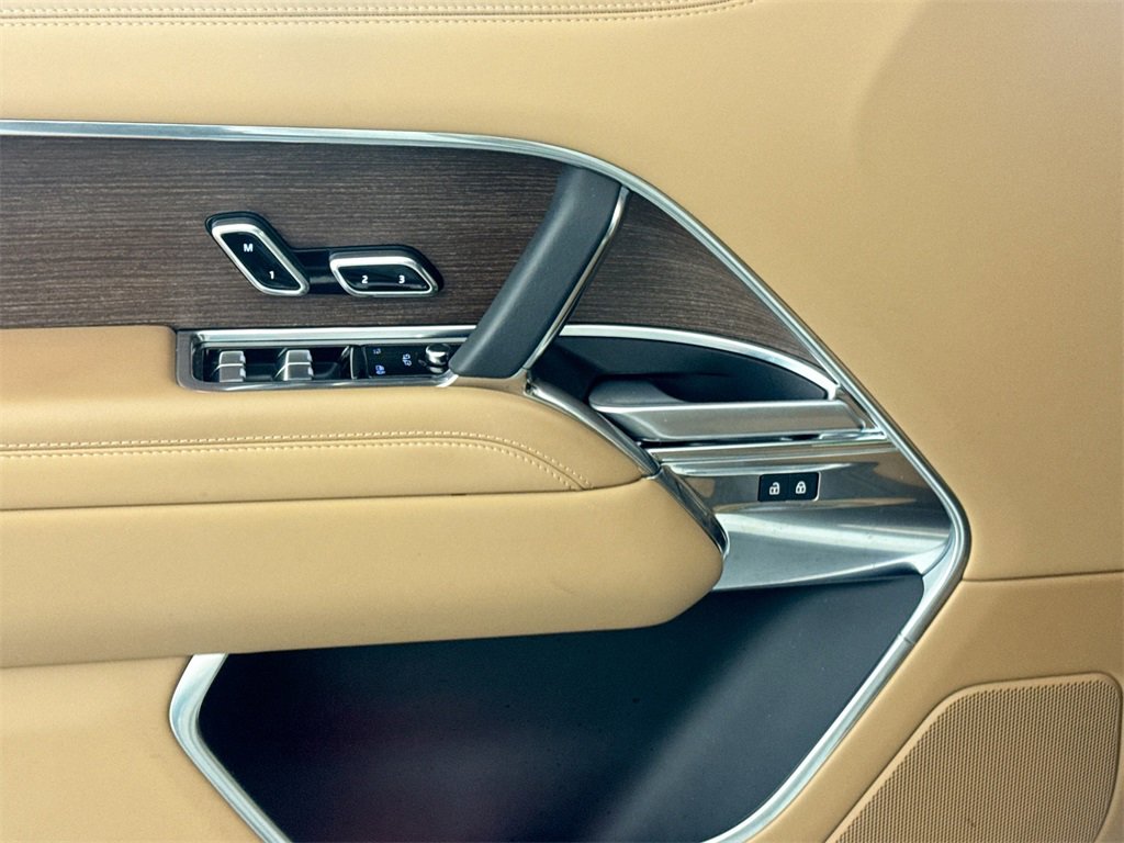 Used 2023 Land Rover Range Rover SE image 18