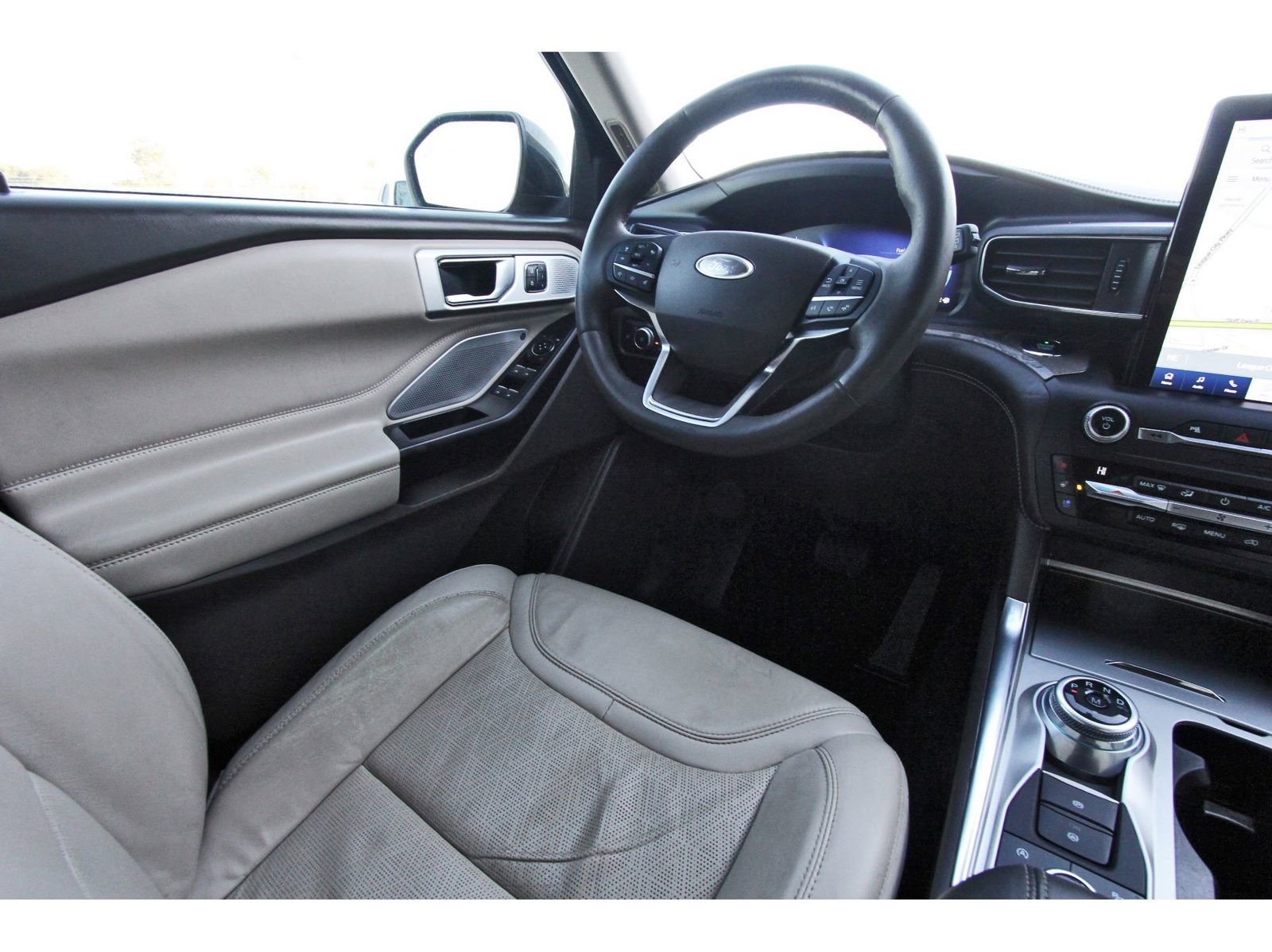 Used 2020 Ford Explorer Platinum w/ Premium Technology Package image 11