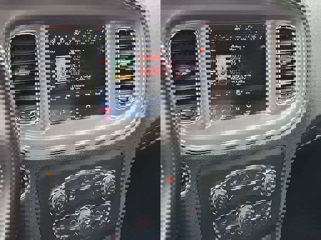 Used 2023 Dodge Charger SXT image 28