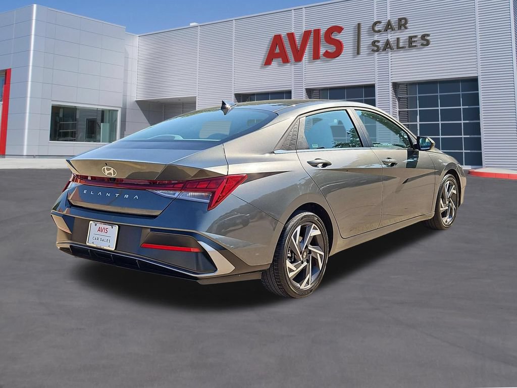 Used 2025 Hyundai Elantra SEL FWD image 6