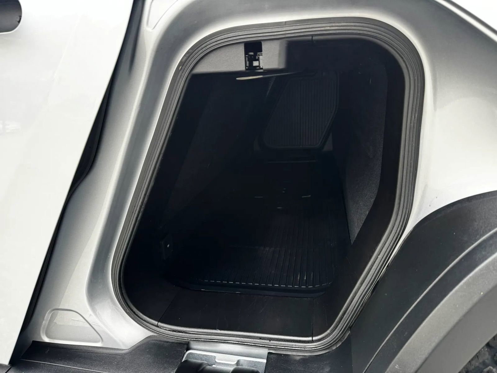 Used 2023 Rivian R1T Adventure image 25