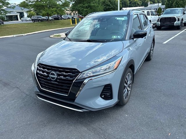 Used 2023 Nissan Kicks SR w/ SR Premium Package FWD image 18