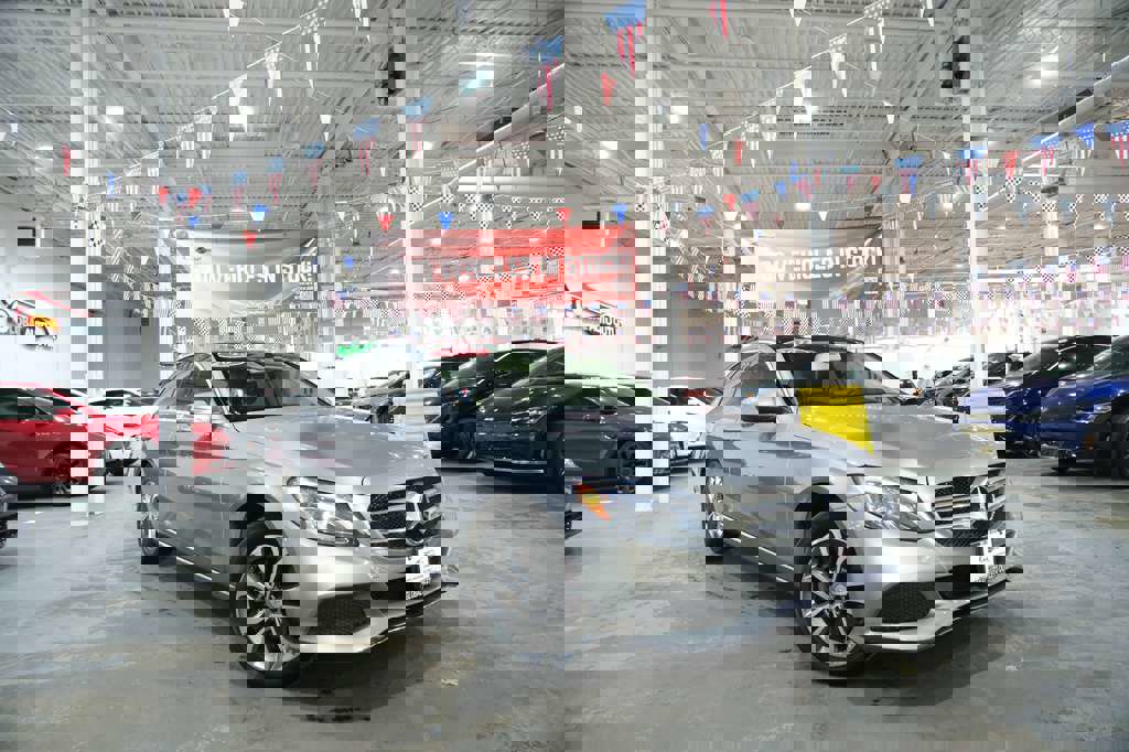 Used 2015 Mercedes-Benz C 300 4MATIC Sedan image 2