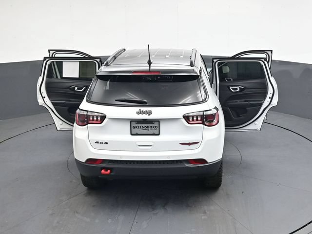 Used 2025 Jeep Compass Trailhawk AWD/4WD image 31
