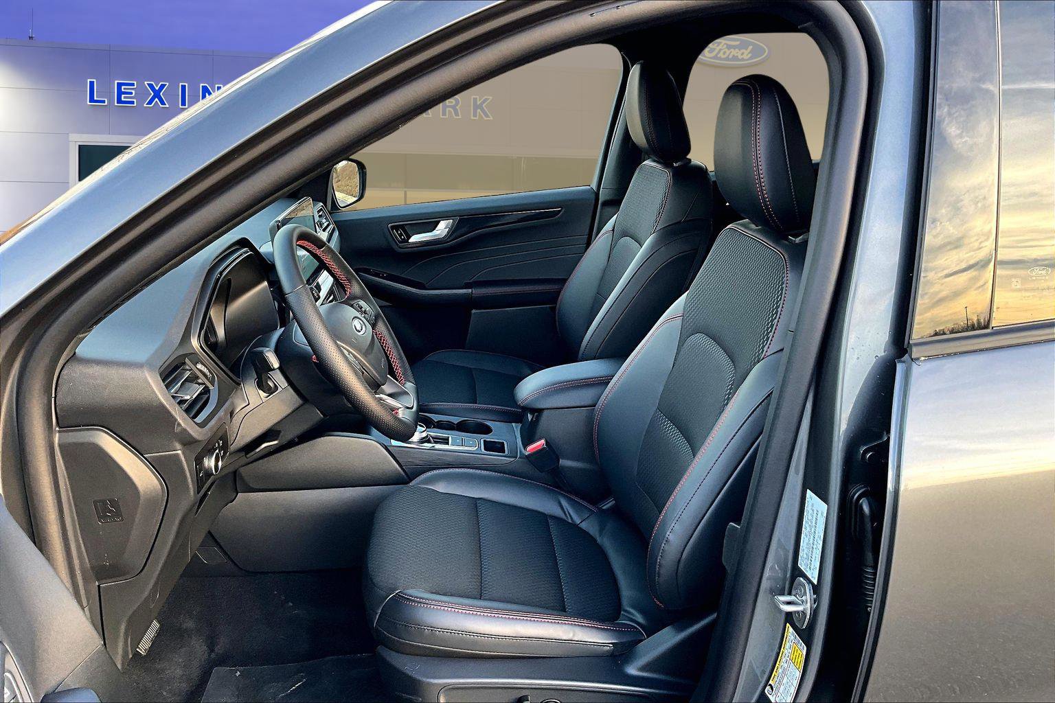 New 2026 Ford Escape ST-Line w/ Tech Pack #1 AWD/4WD image 9