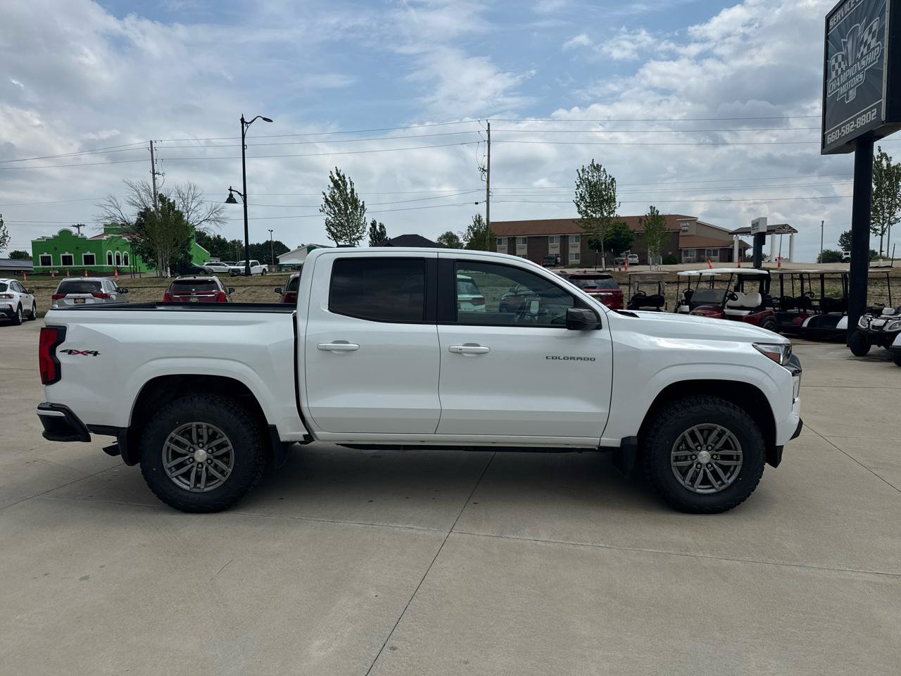 Used 2024 Chevrolet Colorado LT w/ LT Convenience Package II AWD/4WD image 4