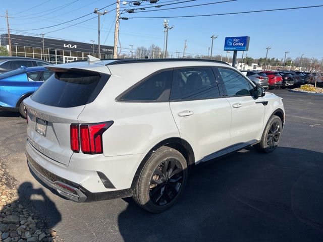 Used 2022 Kia Sorento SX image 4