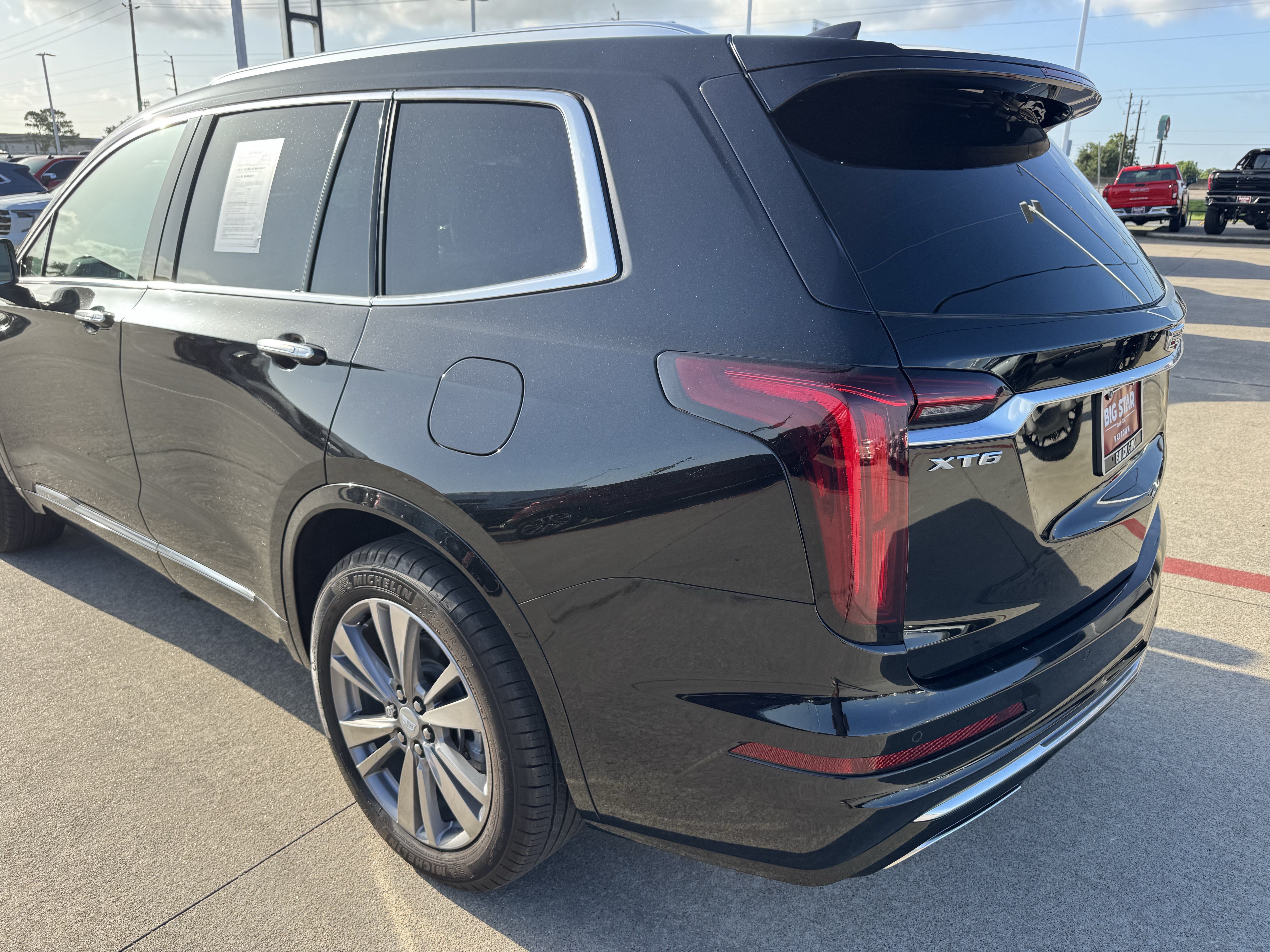 Used 2025 Cadillac XT6 Premium Luxury FWD image 8
