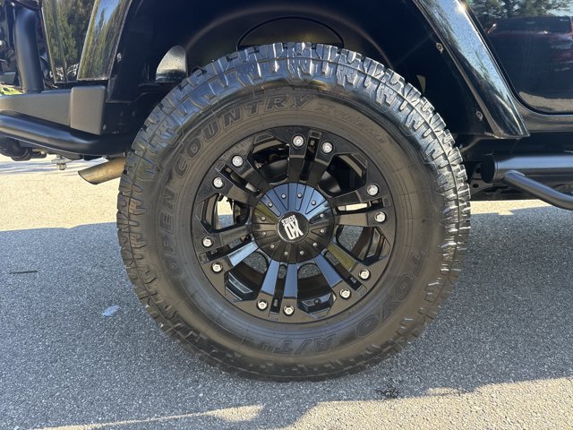 Used 2015 Jeep Wrangler Unlimited Sahara w/ Connectivity Group AWD/4WD image 16