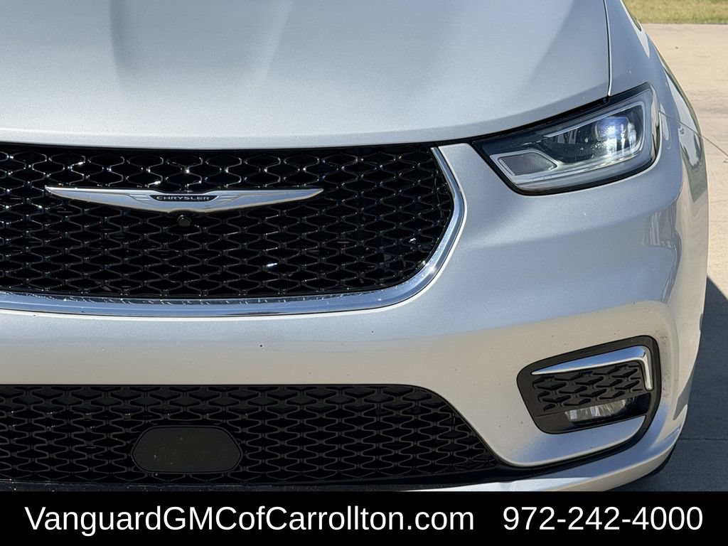 Used 2024 Chrysler Pacifica Touring-L FWD image 4