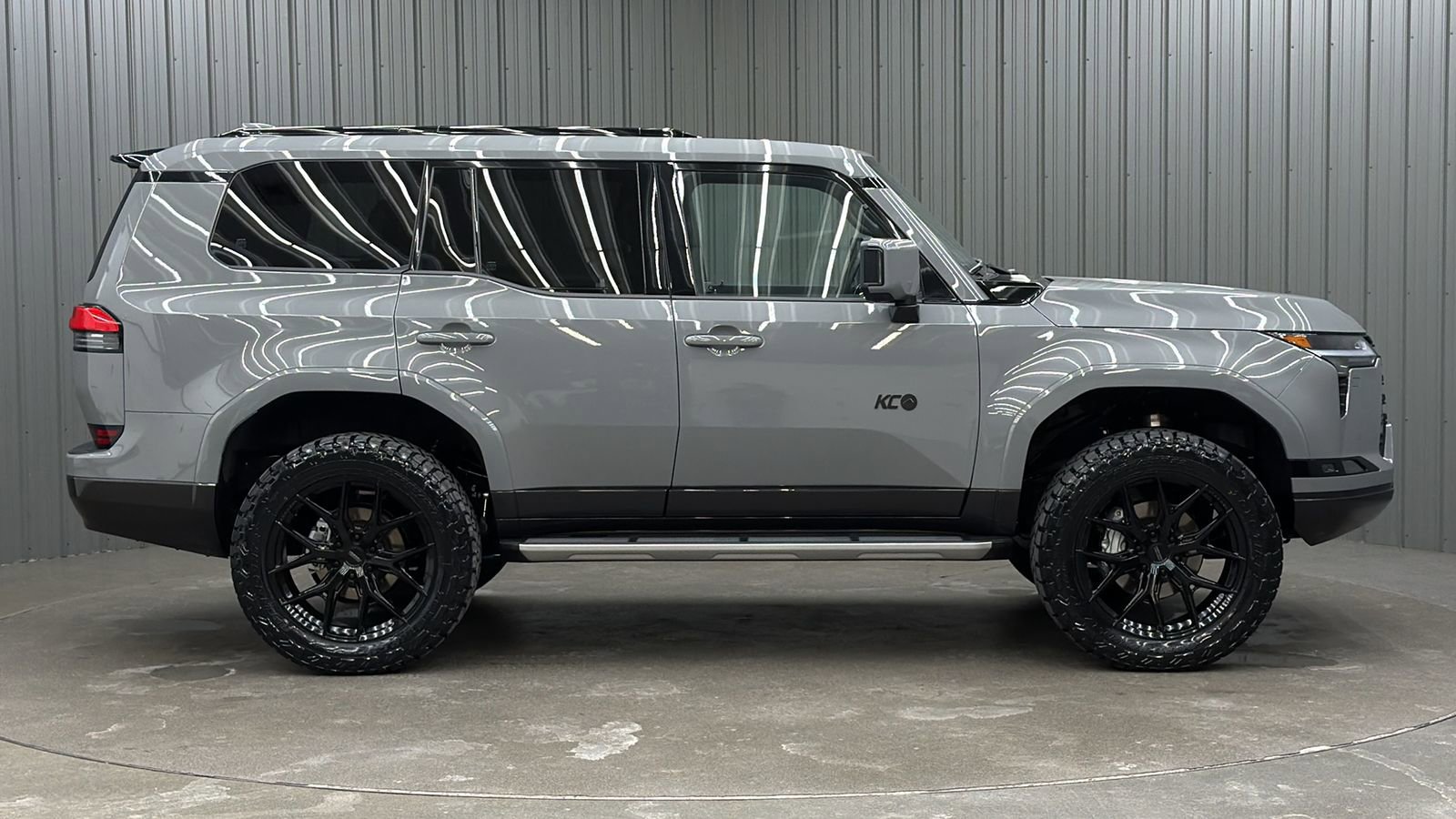 Used 2025 Lexus GX 550 w/ Accessory Package (2T) image 6