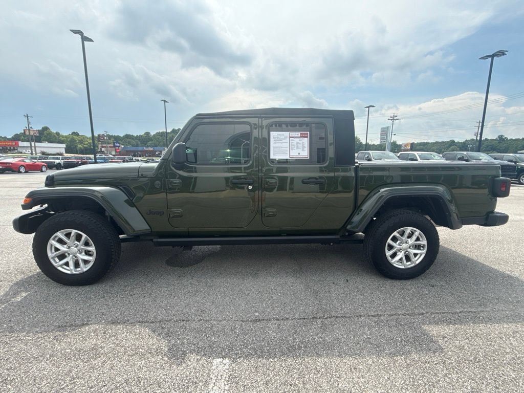 Used 2023 Jeep Gladiator Sport AWD/4WD image 5
