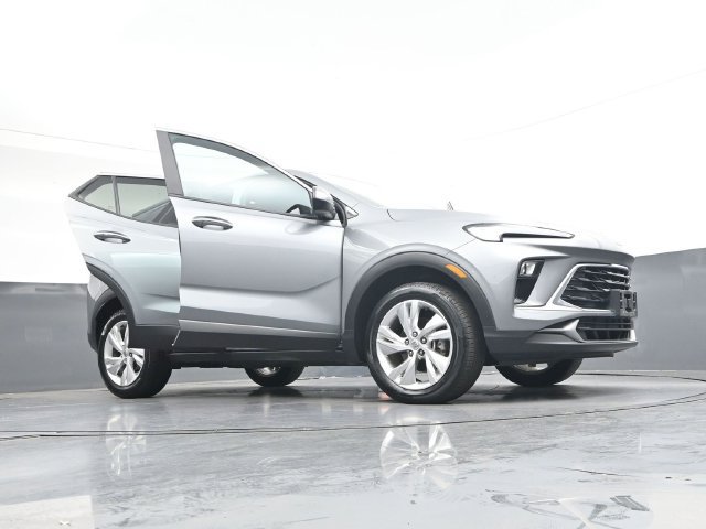 Used 2025 Buick Encore GX Preferred AWD/4WD image 33