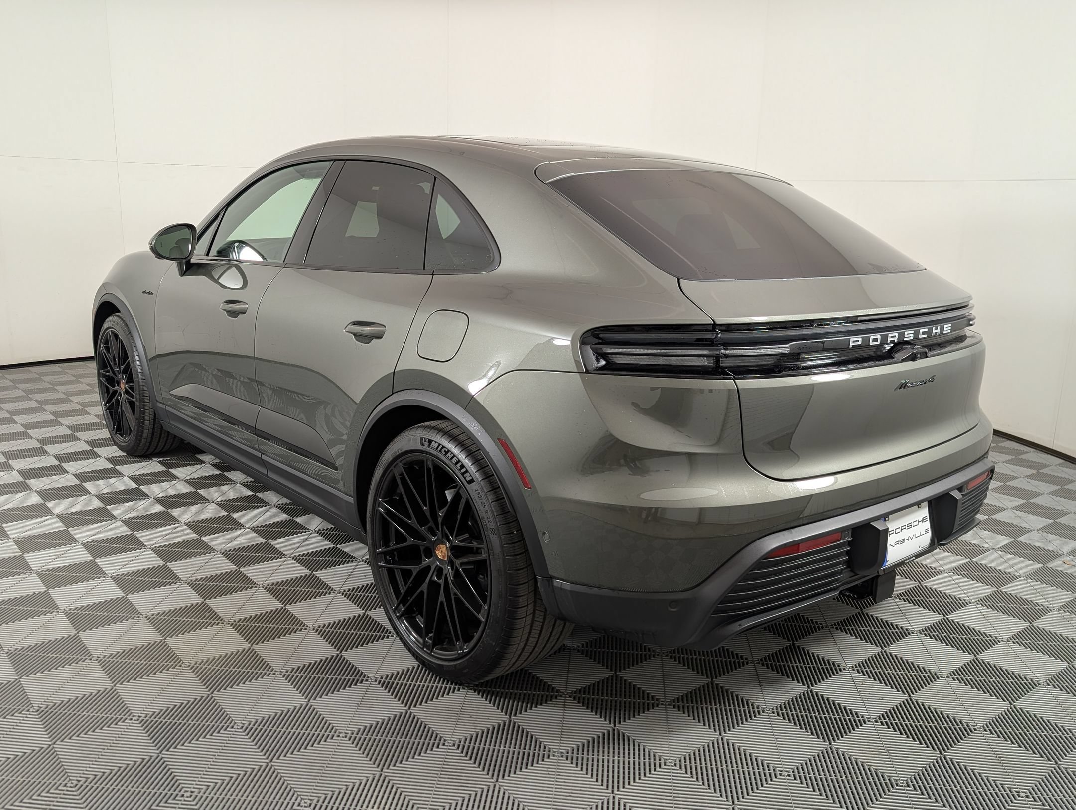 Used 2026 Porsche Macan 4 Electric AWD/4WD image 3