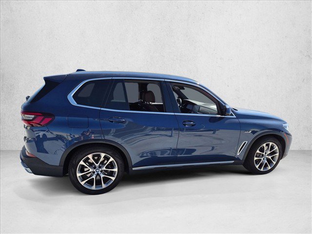 Certified 2022 BMW X5 xDrive45e w/ Luxury Seating Package AWD/4WD image 4