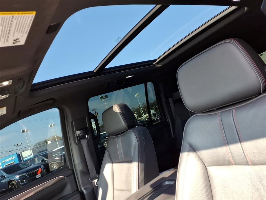 Certified 2022 Chevrolet Suburban RST w/ Sport Performance Package image 11